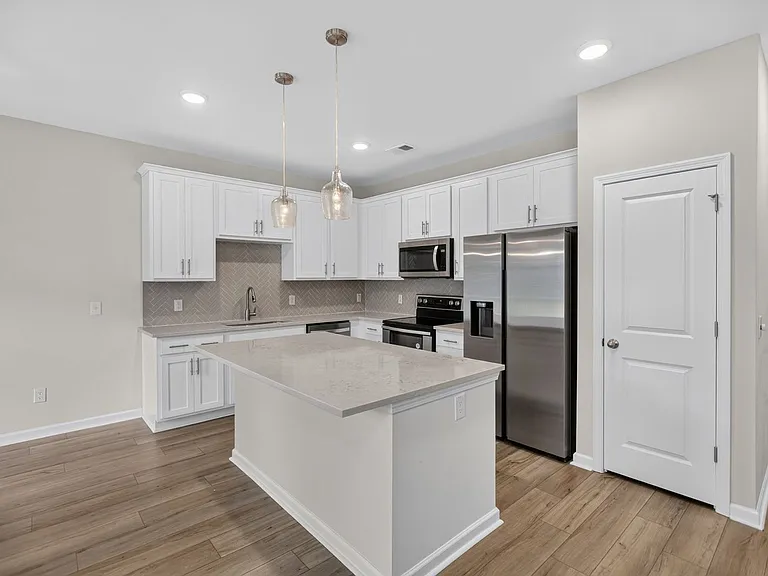 5339 Cardinal Crest Blf — Photo 4