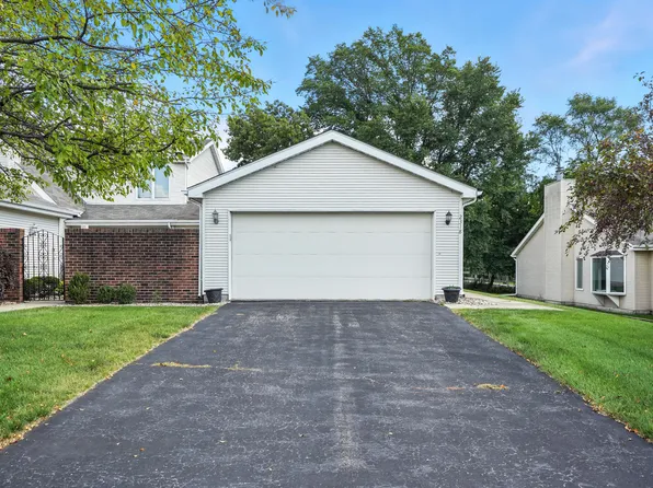 2318 Deerpath Dr W, Schererville, IN 46375