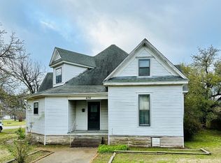 404 Pecan St, Honey Grove, TX 75446