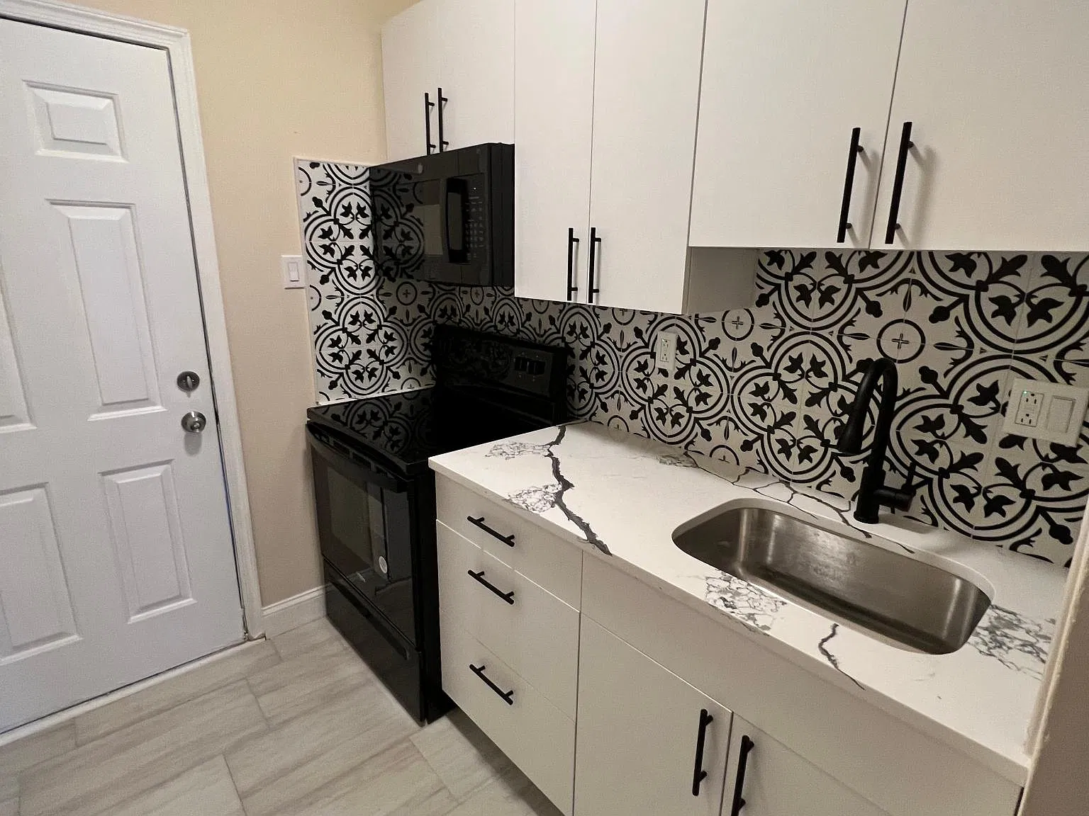 3918 Coral St — Photo 1