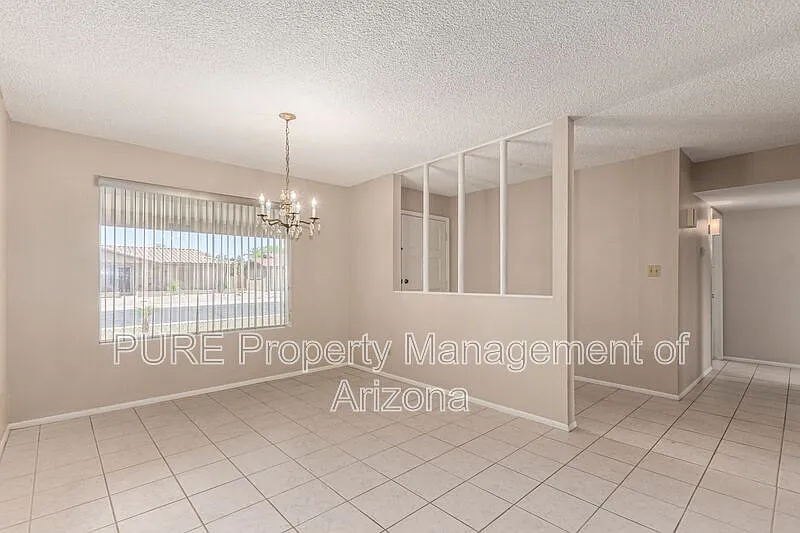 3 bed, 2.0 bath, 1743 sqft, $2,050 — Photo 4