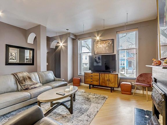 5th image of 1-1679 N Cass St APT 1