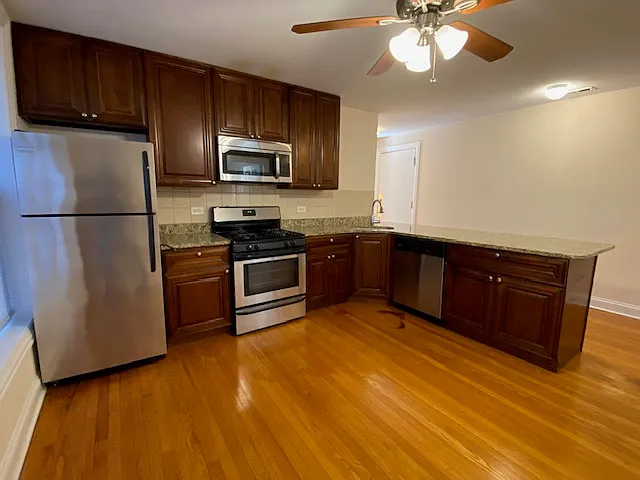 Building Photo - 1342 W Howard St #1
