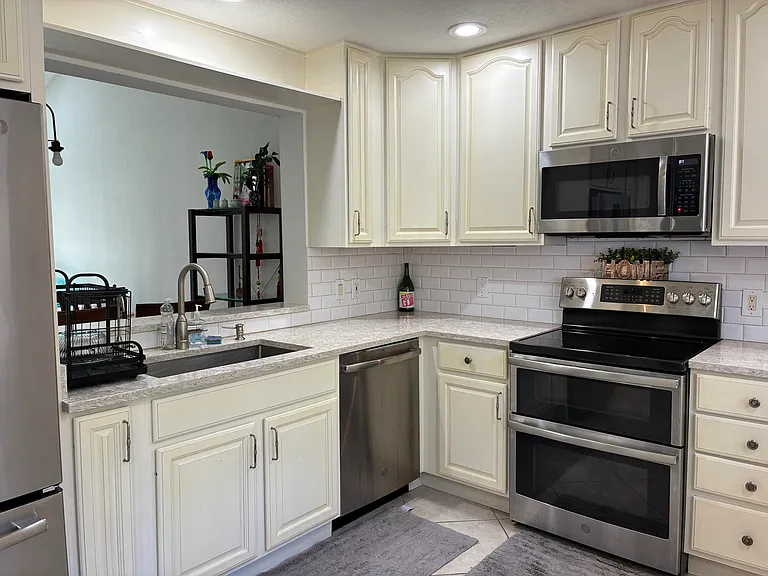 7895 La Mirada Dr — Photo 15