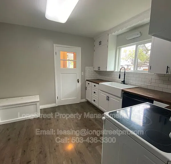 390 23rd St SE — Photo 16