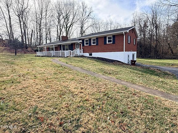 3rd image of 223 Poplar Hill Dr