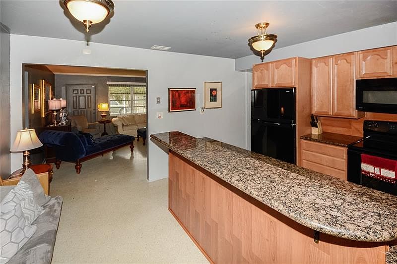 2nd image of 1539 NE 33rd St