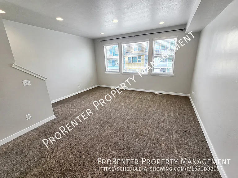 2516 N Knights Ln — Photo 6