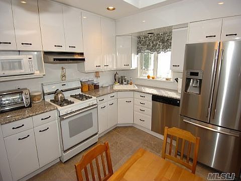 4th image of 2674 Orchard St