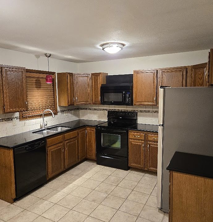 1st image of 1425 W Pearl St #1425