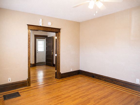 3rd image of 928 15th Ave SE