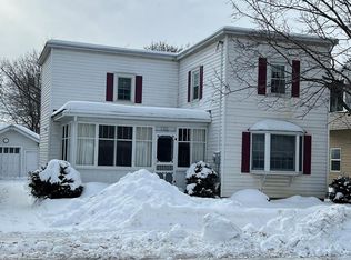 35 Pratt St, Rouses Pt, NY 12979