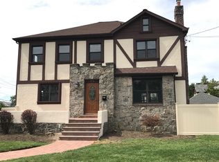 904 Greenfield Rd, Woodmere, NY 11598