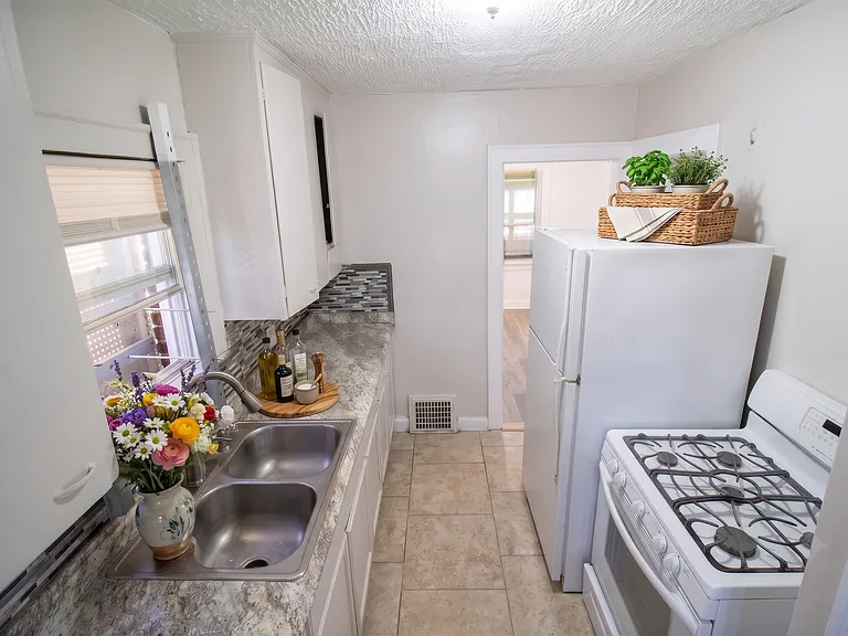 15340 Evanston St — Photo 4