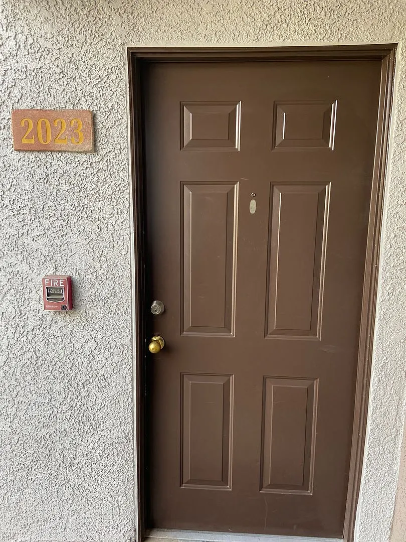 Spacious unfurnished 1 bedroom in the Southwest — Photo 3