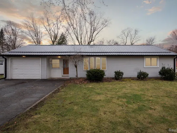 10669 Exeter Rd, Carleton, MI 48117