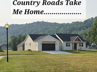 236 Crown Manor Cir, Mineral Wells, WV 26150