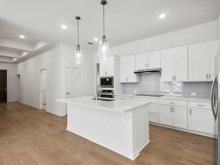 1425 Cole Estates Dr — Photo 16