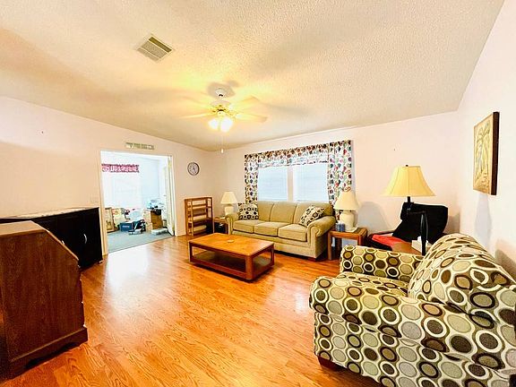 3rd image of 30 Silver Crest Dr