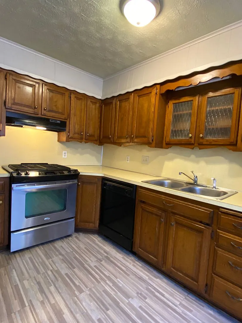 Cozy 2 bedroom 1 bathroom Duplex home in East Tulsa! — Photo 2
