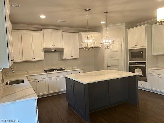 7th image of this home