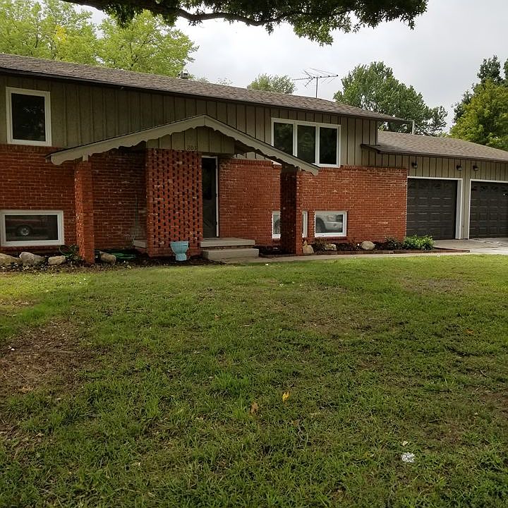 1st image of 203 W 27th Ave
