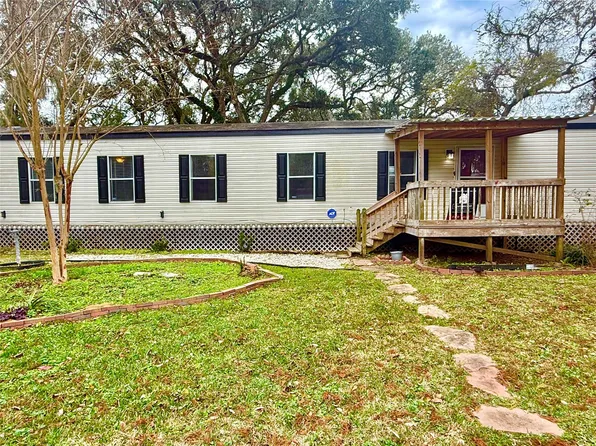 210 Lake Dr, Oyster Creek, TX 77541