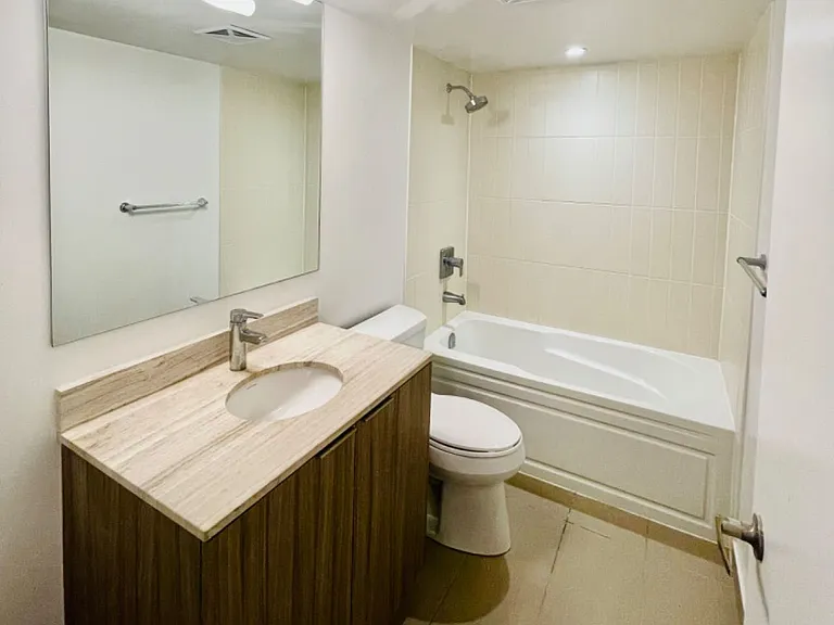 955 Bay St #814 — Photo 20