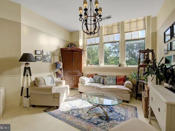315 Arch St APT 401, Philadelphia, PA 19106