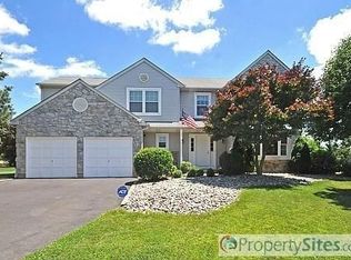 37 Tulip Dr, Newtown, PA 18940