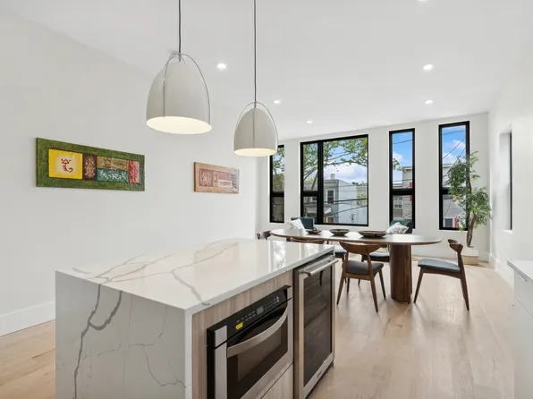 220 Freeman Avenue image 7 of 47