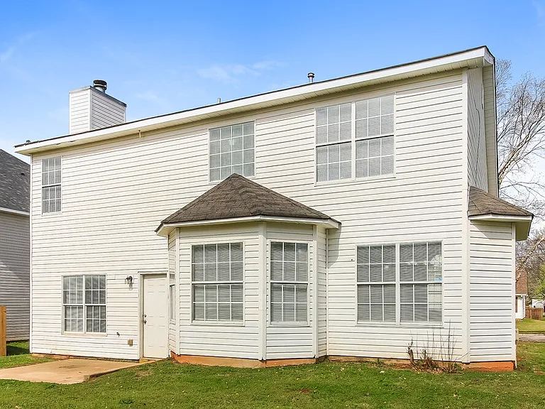 650 Compton Ln — Photo 16