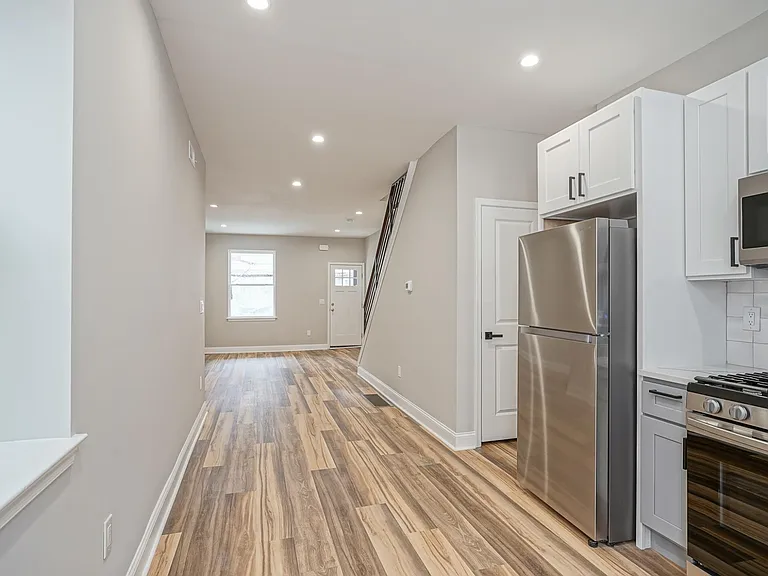 1539 S Wilton St — Photo 12