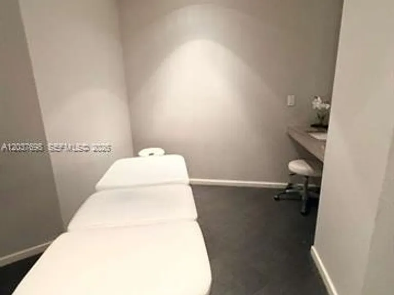 1300 Brickell Bay Dr #CU-1904 — Photo 37