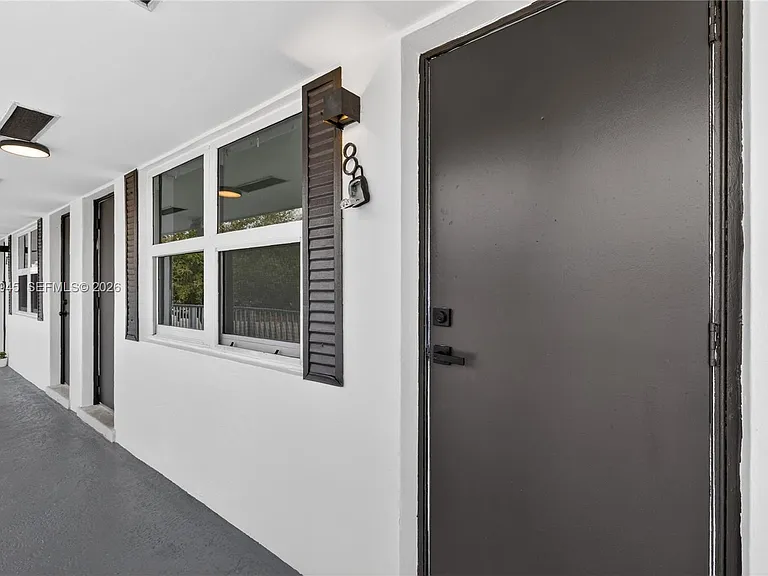1520 NE 56th St #8 — Photo 14