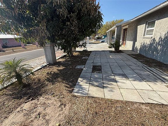 4th image of 1129 SW Golden Ave