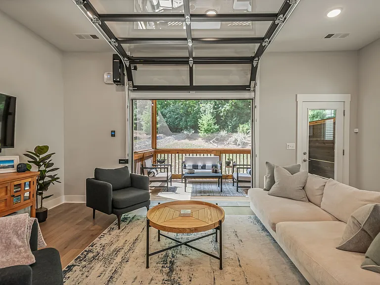 207 Stonecrest Cir — Photo 13