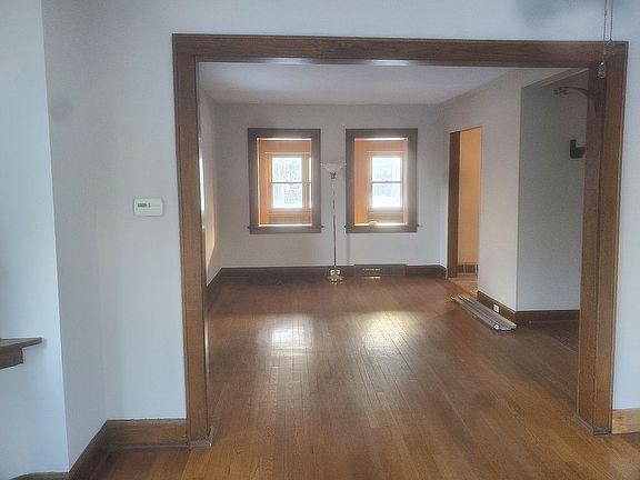 4th image of 213 Crescent Dr