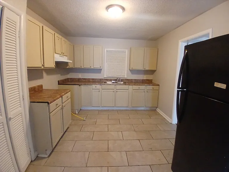3614 Steele St — Photo 6