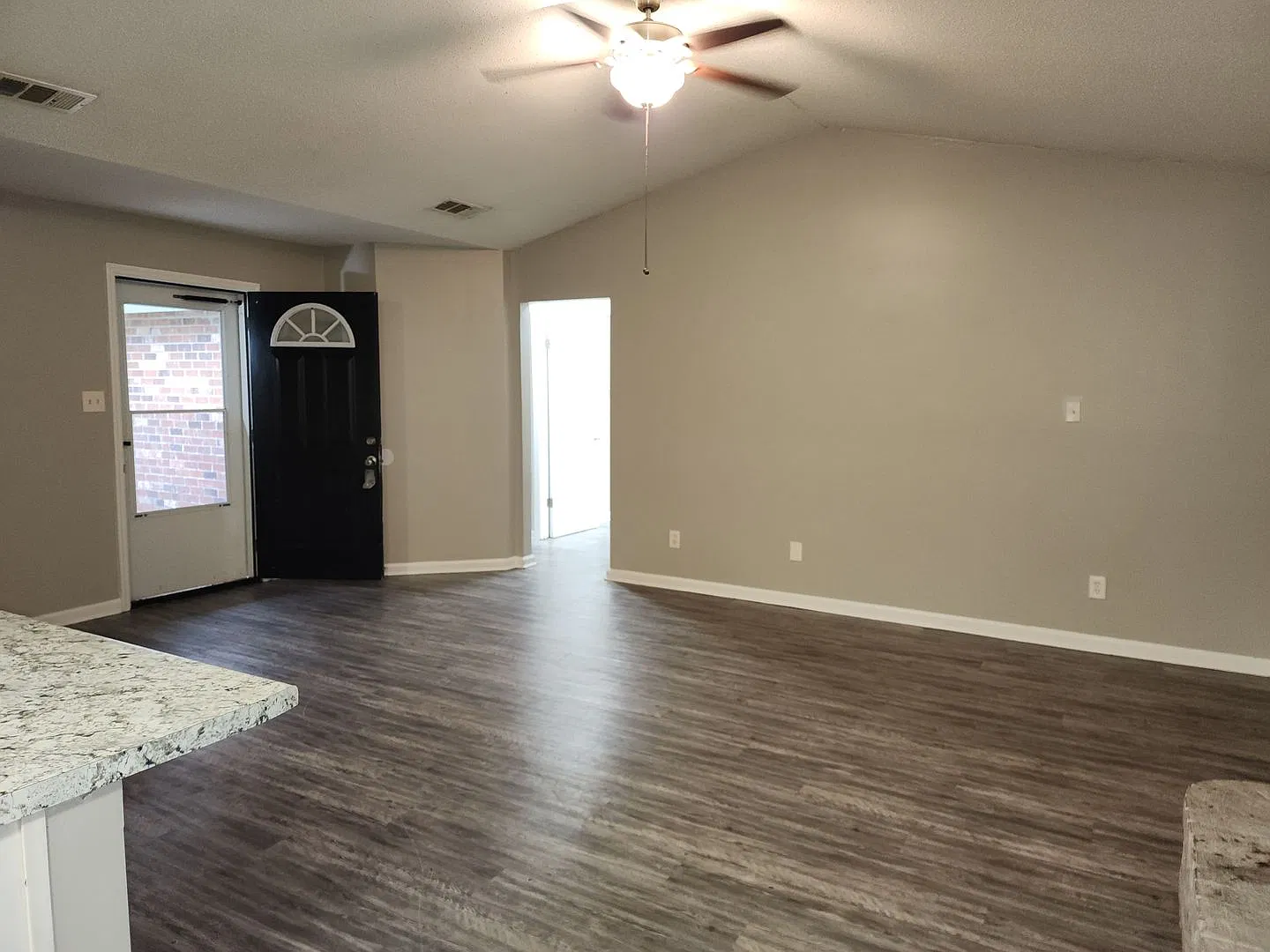 3 Bed/2bath Whitfield Park home with 1 car garage & large enclosed back porch! — Photo 4