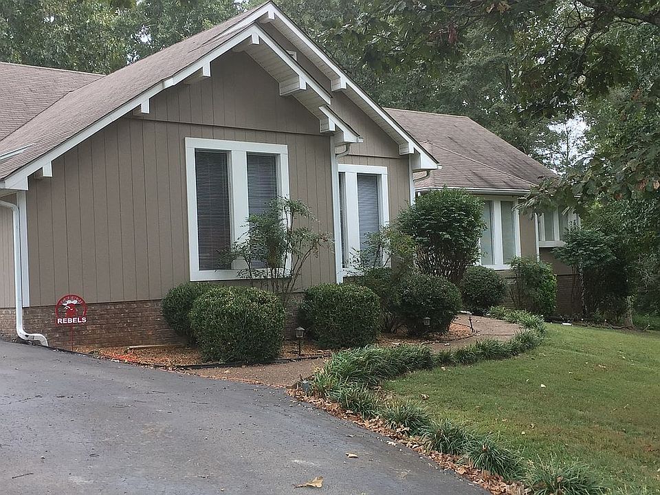 2nd image of 20 Cloverfield Ln
