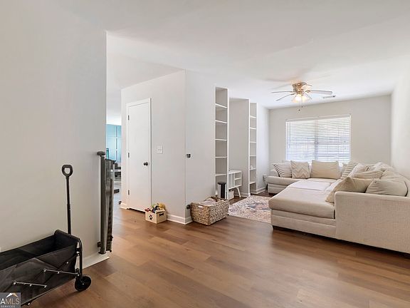 5th image of 2203 Victoria Pl