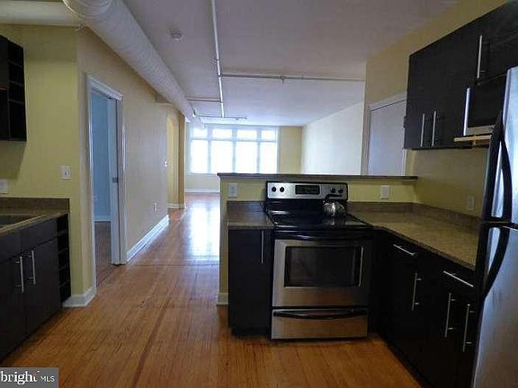 4th image of 222 W 9th St #B