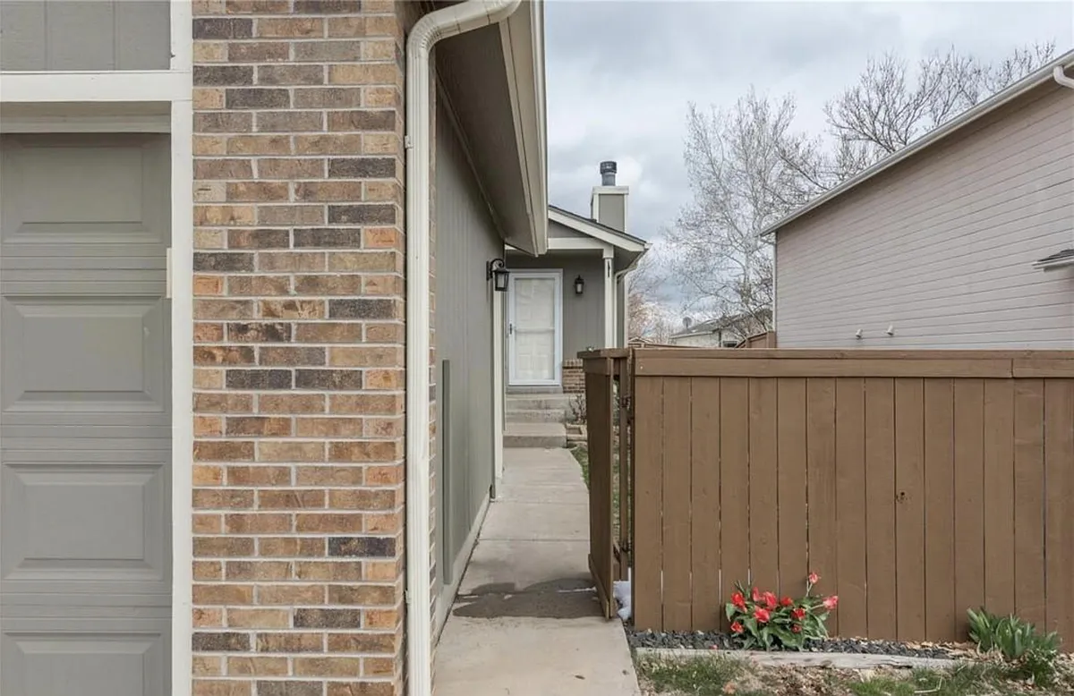 Gate through front fence to front door - 465 Arden Cir