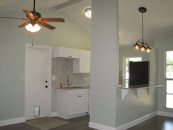 5th image of 11921 Valencia Ct