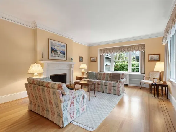 4 Marguerite St, Vancouver, BC V6J 4E8