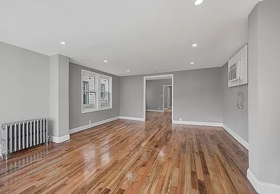 5th image of 11240 Dillon St