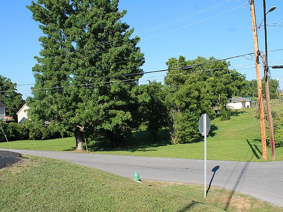 2nd image of 1703 Skyline Dr