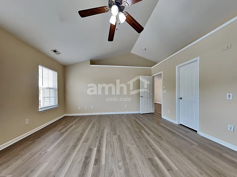 533 Wrayhill Dr — Photo 13