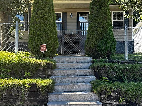 3rd image of 2006 McCroskey Ave